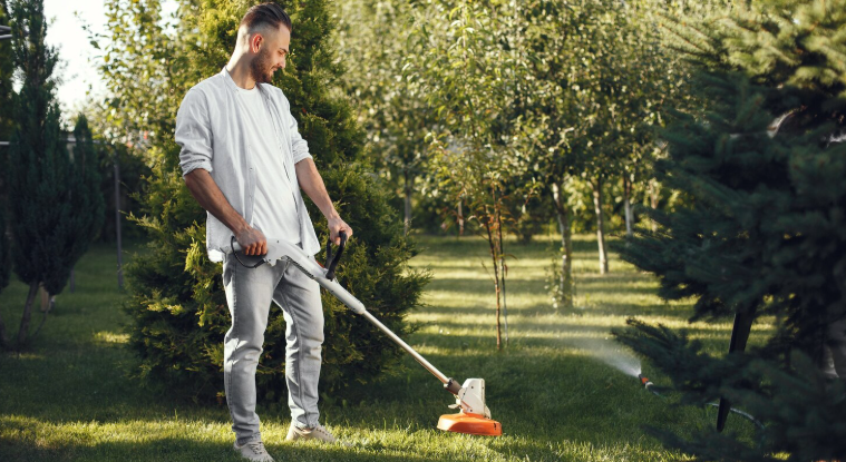 lawn mowing services in Sunshine